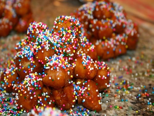 Pignolata, postre de origen siciliano Pignolata, postre de origen siciliano