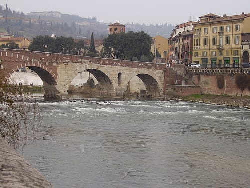 Río Adagio, paisaje de Italia