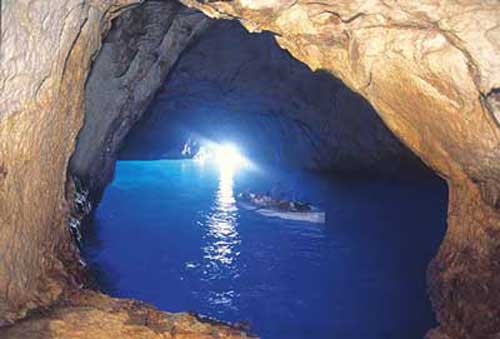 Capri, la pequeña de aguas azules