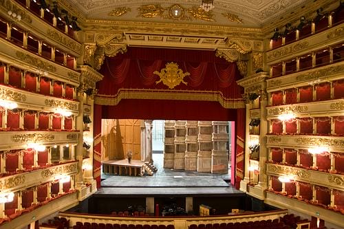 Teatro alla Scala de Milán, Ópera en Italia