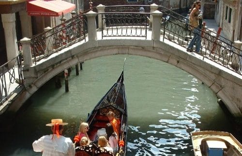 Venecia, canales, puente, góndola
