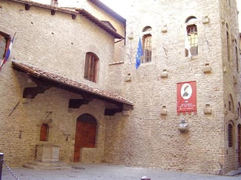 La casa de Dante Alighieri Sobre Italia