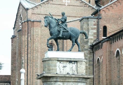El monumento ecuestre de Gattamelata en Padua