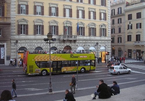 Autobús turistico en Roma