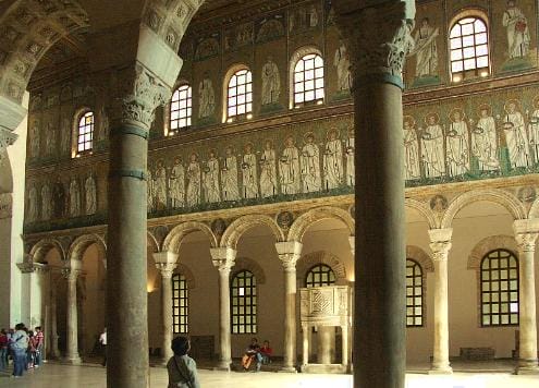 La Basilica de San Apolinar Nuevo en Ravenna