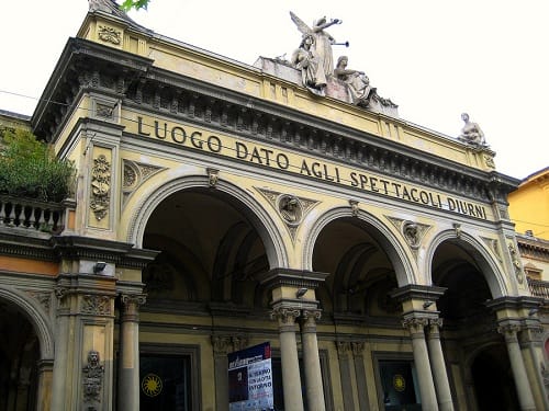 Teatro Arena del Sole en la ciudad de Bolonia