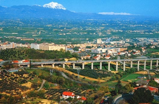 Chieti, una ciudad en el valle Chieti, una ciudad en el valle