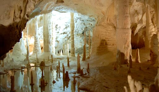Las grutas de Frasassi, un increíble viaje por las cuevas