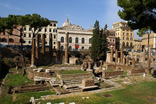 Largo di Torre Argentina en la bella Roma Largo di Torre Argentina en la bella Roma