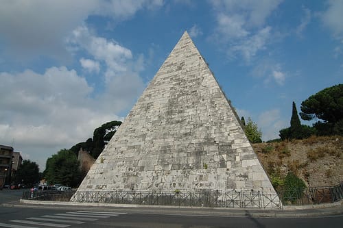 Piramide Cestia