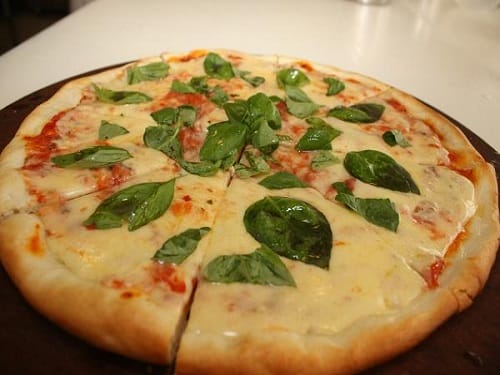 Pizza Margarita, con los colores de Italia